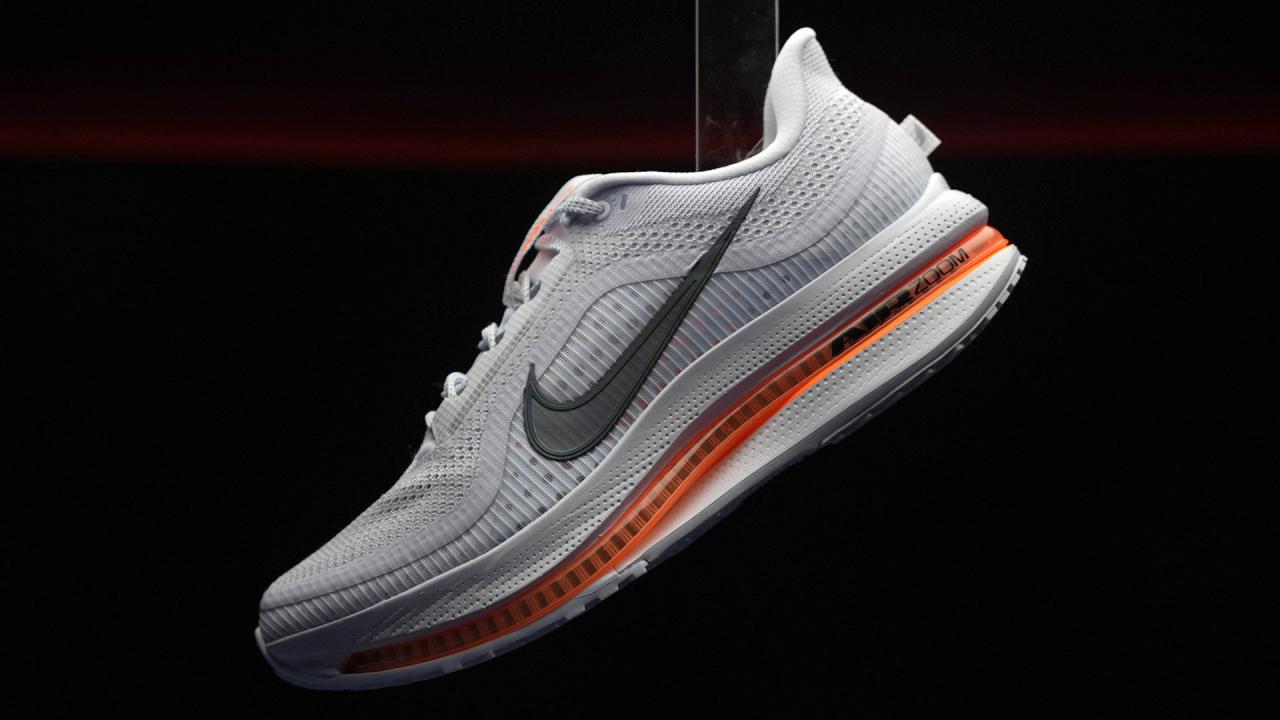 Nike Pegasus Premium, primul pantof cu un Air Zoom unit curbat