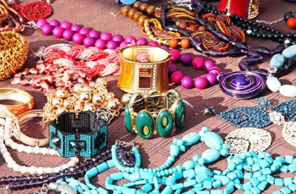 10 Handmade Accessories That Impress