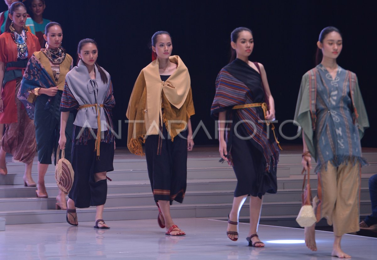 INDONESIA FASHION WEEK | ANTARA Foto