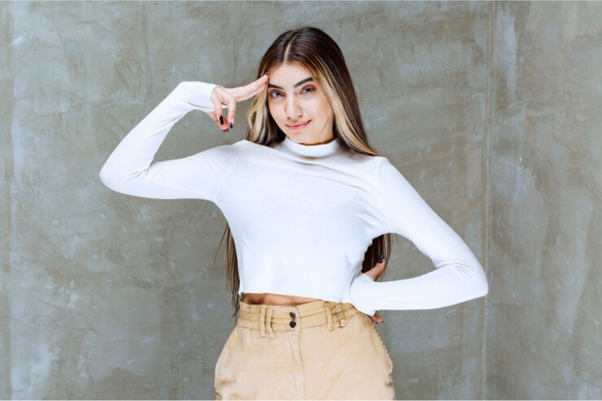 15 Gorgeous Looks With Long Sleeve Crop Tops - Styleoholic 15 Gorgeous Looks With Long Sleeve Crop Tops - Styleoholic