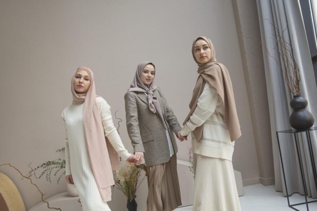 Gaya dan Fashion Hijab Muslimah Modern yang Memukau - Nirwana Textile ...
