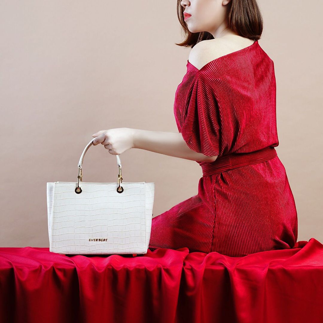 8 Inspirasi Outfit Pesta Wanita, Tampil Percaya diri dan Elegan ... 8 Inspirasi Outfit Pesta Wanita, Tampil Percaya diri dan Elegan ...