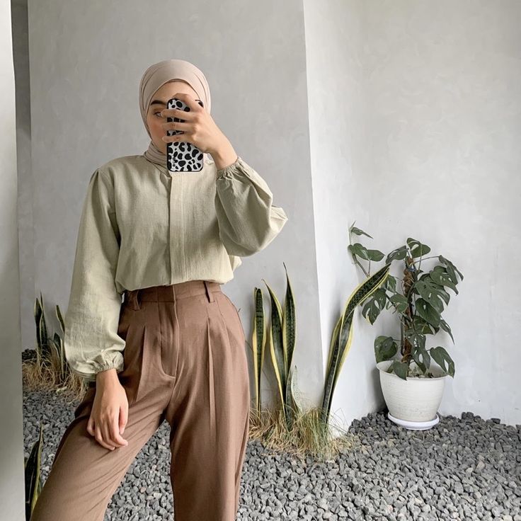 Pakaian Kampus Stylish Namun Sopan Kini Jadi Inspirasi Kaum Millenial 💙 ... Pakaian Kampus Stylish Namun Sopan Kini Jadi Inspirasi Kaum Millenial 💙 ...